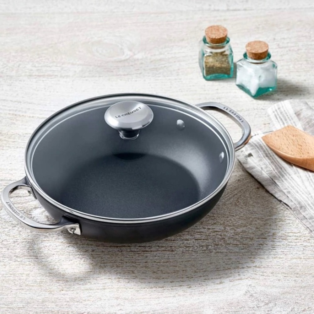 LE CREUSET 2.5 Qt Non-Stick Braiser